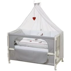 Roba Room Bed Adam & Eule, Weiß Lackiert Babybett Mit Bettwäscheset, Matratze, Himmelstange