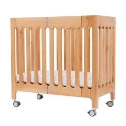 Bloom Alma Mini Babybett - Natural Klappbar, Inkl. Rollen