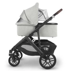 UPPAbaby Vista V2 Kinderwagen Anthony White & Grey Chenille | Mit Babywanne -Baby Welt Verkauf bas22 ath onvistav2 side sunshade vent 3793x4585 09192a0